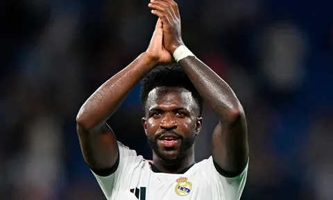 Ông Mourinho giữ Vinicius, Liverpool tăng tốc vụ Barcola