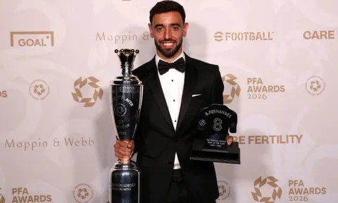 Bruno Fernandes hoàn tất cú hat-trick danh hiệu cá nhân