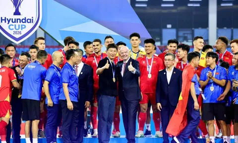 Huấn luyện viên Kim Sang-sik: “Tôi trở thành ‘vua’ bóng đá Việt Nam trong ngày hôm nay thôi”