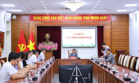 Trao Quyết định bổ nhiệm ông Nguyễn Trọng Hổ giữ chức Phó Cục trưởng Cục Thể dục thể thao Việt Nam