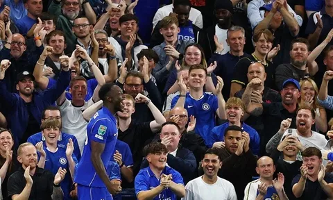 Welbeck ghi bàn ngày ra mắt, Chelsea nhẹ nhàng hạ Luton