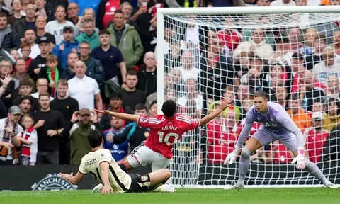 Chelsea, Man United thắng lớn nhưng hàng thủ vẫn đáng lo