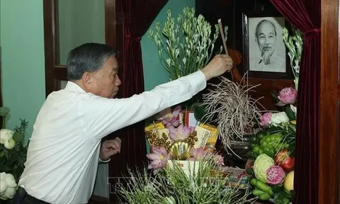 Tổng Bí thư, Chủ tịch nước Tô Lâm dâng hương tưởng nhớ Chủ tịch Hồ Chí Minh