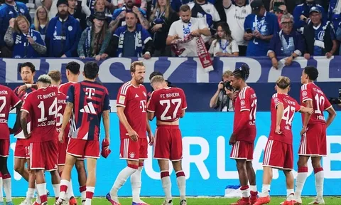 Karius chặn đứng Bayern, chấm dứt chuỗi 67 vòng trên đỉnh Bundesliga