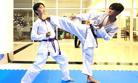 Anh Thiện Phú - ở Đồng Nai hỏi: Xin cho biết, Karate có nguồn gốc từ đâu và lợi ích khi tập môn võ này?