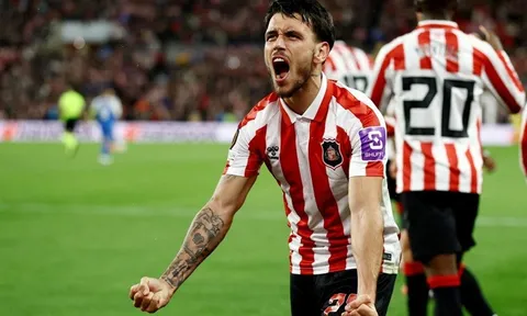 Sunderland viết lại lịch sử châu Âu, Malacia sắp có bến đỗ mới