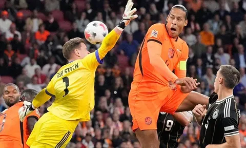 Đức hòa Hà Lan trong ngày ra mắt của 2 huấn luyện viên Jurgen Klopp và Xavi Hernandez