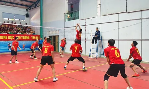 Hơn 700 vận động viên tranh tài Giải Bóng chuyền hơi trung cao tuổi toàn quốc khu vực phía Bắc