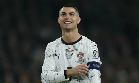Cristiano Ronaldo tri ân Lionel Messi ngày chia tay tuyển Argentina