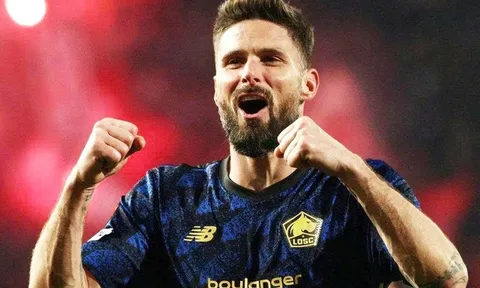 Giroud đi vào lịch sử Champions League, nội bộ Man United dậy sóng