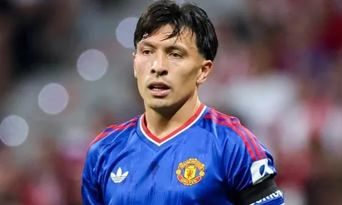 Lisandro Martinez xin lỗi, Sancho đứng trước cơ hội trở lại sân cỏ