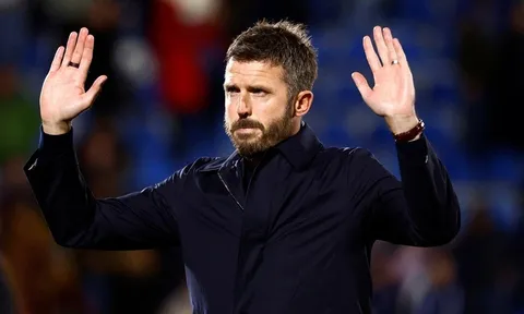Man United khủng hoảng sau thảm bại trước Como, ông Carrick đối mặt nguy cơ mất ghế