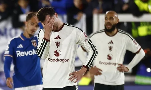 Man United thua tan nát, Aston Villa tiếp tục thăng hoa