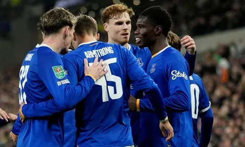 Everton đánh bại Newcastle, giành vé vào tứ kết Carabao Cup