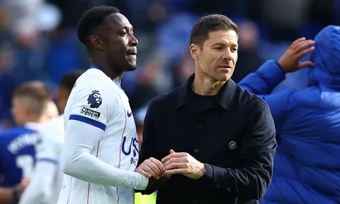 Huấn luyện viên Xabi Alonso chịu áp lực trước đại chiến Man United