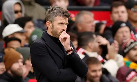 Man United nhắm Unai Emery thay Carrick, huấn luyện viên Ancelotti gây tranh cãi