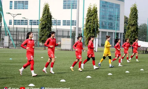 Đội tuyển  U18 nữ Việt Nam hứng khởi trong ngày tập luyện đầu tiên