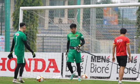 Nhóm thủ môn U23 Việt Nam tập riêng sau trận thắng U20 Hàn Quốc