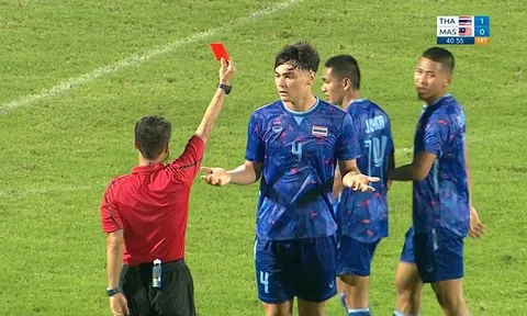 Trung vệ gốc Âu của U23 Thái Lan nhận thẻ đỏ đầu tiên tại SEA Games 31