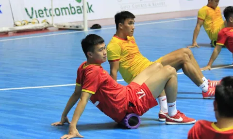 Đội tuyển futsal Việt Nam vui vẻ thoải mái thả lỏng trước trận gặp Malaysia