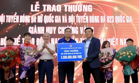 Trao thưởng cho đội tuyển nữ Việt Nam và U23 Việt Nam giành huy chương vàng tại SEA Games 31