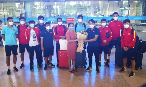 Nhóm đầu tiên của đội tuyển U23 Việt Nam về đến thành phố Hồ Chí Minh an toàn