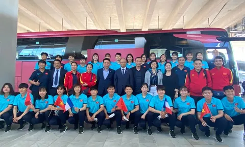 Tuyển nữ Việt Nam được chào đón nồng nhiệt tại Pháp