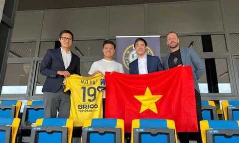 Quang Hải chính thức gia nhập Pau FC, mang áo số 19