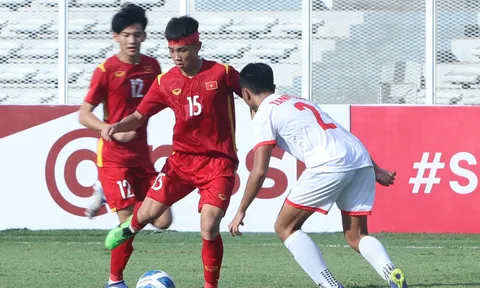 Tiền đạo, Đình Bắc phải khâu 5 mũi ở đầu sau trận đấu với U19 Philippines