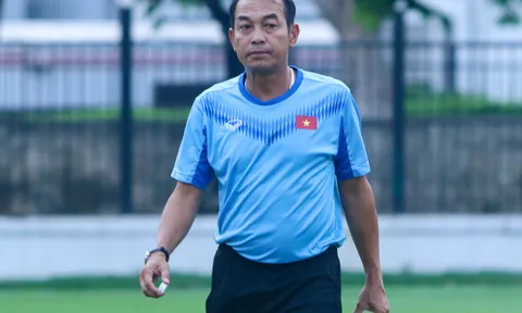 Huấn luyện viên Đinh Thế Nam vẫn chưa hài lòng về các cầu thủ U19 Việt Nam khi thắng đậm Philippines