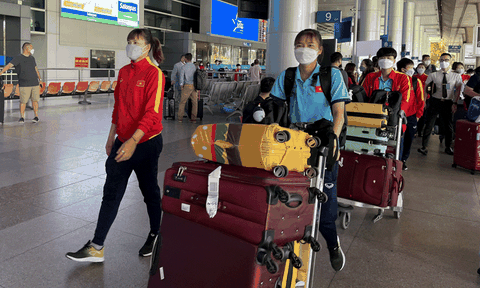 Đội tuyển nữ Việt Nam về nước, sau hành trình tại giải Bóng đá nữ vô địch Đông Nam Á 2022