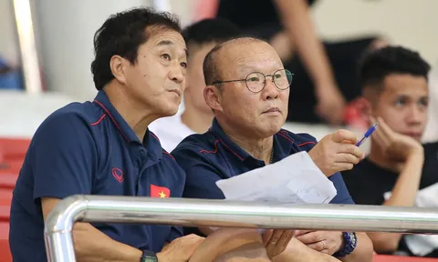 Huấn luyện viên Park Hang-seo dự khán trận đấu tại King's Cup 2022 giữa Thái Lan và Malaysia