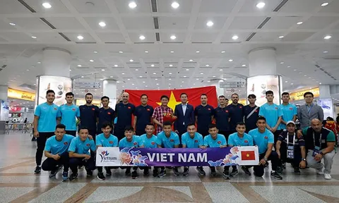 Đội tuyển futsal Việt Nam đặt chân đến Kuwait sau gần 9 giờ bay