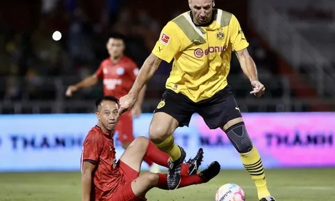 Đội Cựu danh thủ Dortmund thắng đội cựu danh thủ và các "ngôi sao" đội tuyển Việt Nam