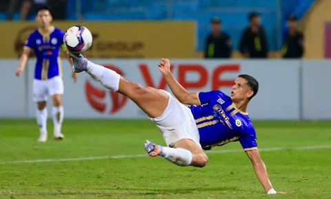 Vòng 24 V.League 2022: Đánh bại Viettel FC với tỷ số sát nút, Hà Nội FC giành lại ngôi đầu