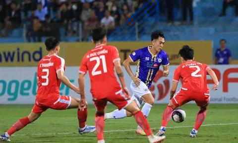 Cả 2 câu lạc bộ Hà Nội và Viettel cùng bị phạt vì cổ động viên lăng mạ trọng tài