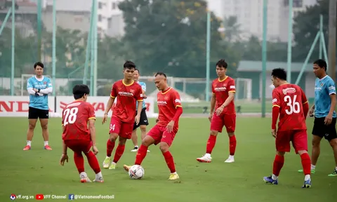 Đội tuyển Việt Nam tập buổi đầu tiên, Quế Ngọc Hải mong chờ được thử tài với Borussia Dortmund
