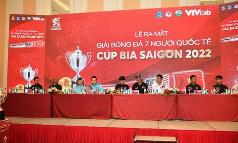 Đội vô địch cúp Bóng đá 7 người quốc tế nhận giải thưởng trị giá 100 triệu đồng