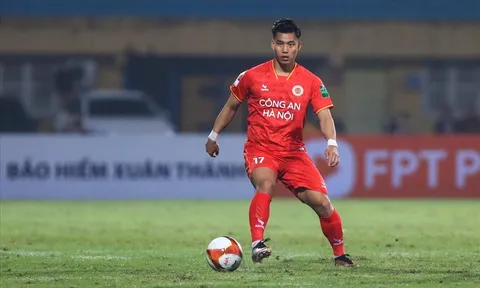 Văn Thanh trật khớp vai, nguy cơ tiếp tục lỡ 2 trận quyết đấu với Viettel và Hoàng Anh Gia Lai