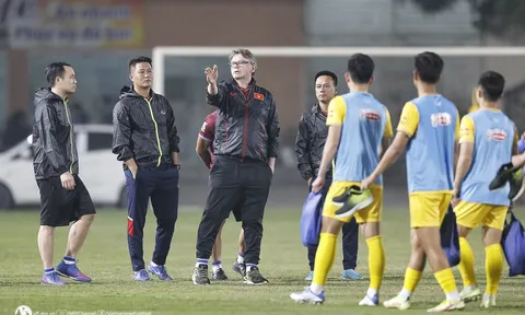 Đội tuyển U23 Việt Nam tập buổi đầu tiên dưới sự điều hành của tân huấn luyện viên trưởng Philippe Troussier