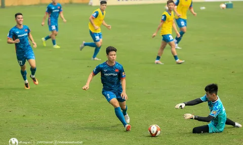 Đội tuyển Việt Nam và U23 Việt Nam tích cực tập luyện trên cùng một sân