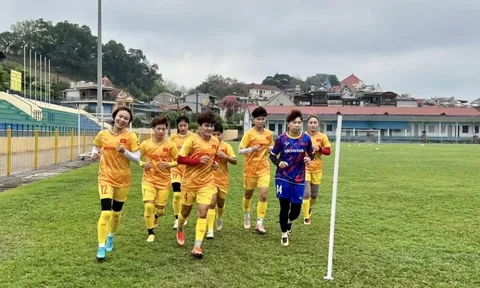Đội tuyển nữ Việt Nam hứng khởi trong ngày đầu tập luyện tại Cẩm Phả