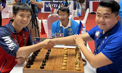 Nguyễn Quang Trung giành huy chương bạc đơn nam cờ Ốc tại SEA Games 32