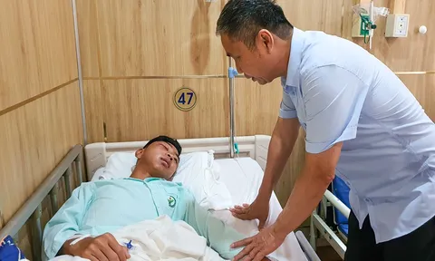 Lãnh đạo VFF thăm và động viên tuyển thủ U17 quốc gia Nguyễn Hoàng Anh