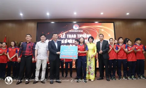 VFF trao trưởng cho đội tuyển nữ quốc gia và U22 quốc gia đạt thành tích tại SEA Games 32
