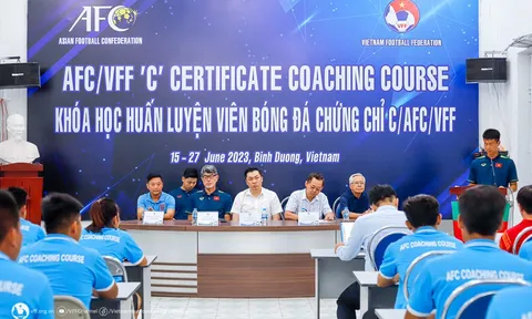 Bế giảng khóa đào tạo Huấn luyện viên bóng đá chứng chỉ C/AFC/VFF