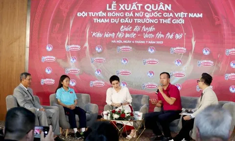 Đội tuyển bóng đá nữ Việt Nam giao lưu cùng 2 nhà vô địch thế giới