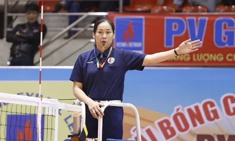 Trọng tài bóng chuyền Nguyễn Thị Thanh Hoa được lựa chọn tuyên thệ tại Lễ khai mạc SEA Games 31