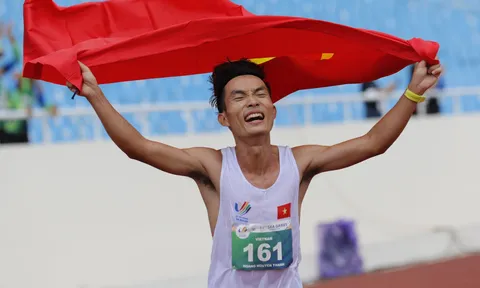 Hoàng Nguyên Thanh mang huy chương vàng marathon nam đầu tiên cho Việt Nam