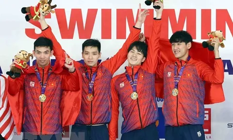 Nguyễn Huy Hoàng cùng nhiều vận động viên đội tuyển bơi dự giải thế giới 2022